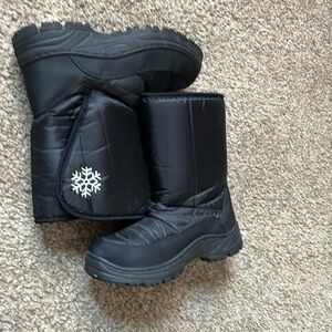 Snow boots